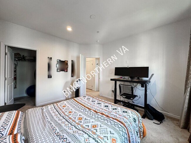 Building Photo - 3190 Yeager Dr