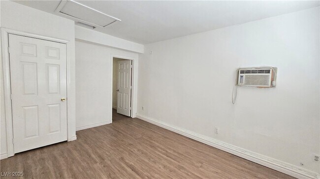 Building Photo - 47 Locustwood St