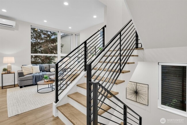 Building Photo - 9732 Woodlawn Ave N