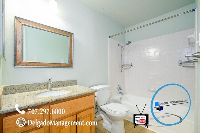 Building Photo - Glen Cove! Large two bedroom/2 baths avail...