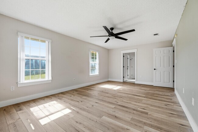 Building Photo - 4881 Traxx St