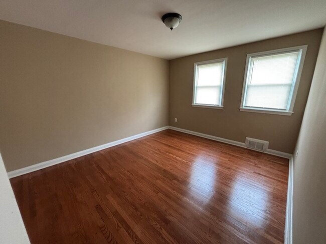 Building Photo - 3 Bedrooms plus Finished basement