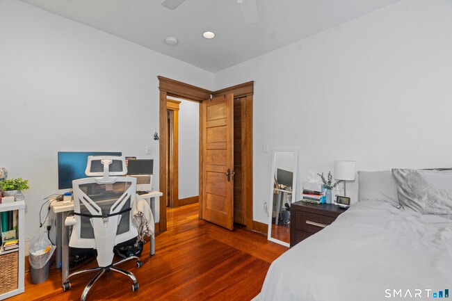 Building Photo - 136 Edwards St