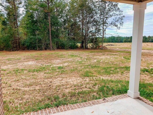 Building Photo - 303 Four Seasons Dr