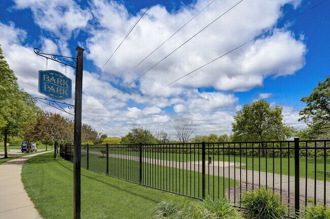 Building Photo - 11458 W Laketowne Dr