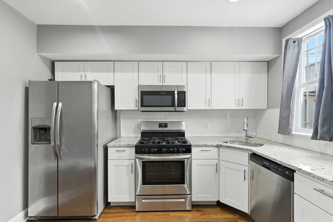 Building Photo - 2220 Henneman Ave