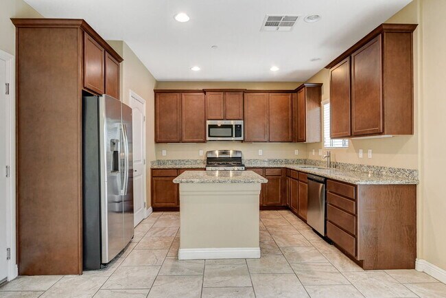 Building Photo - 1074 Fish Pond Ave