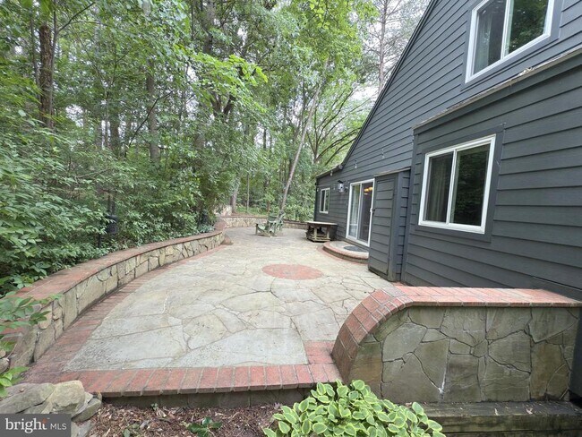 Building Photo - 1665 Cedar Hollow Way