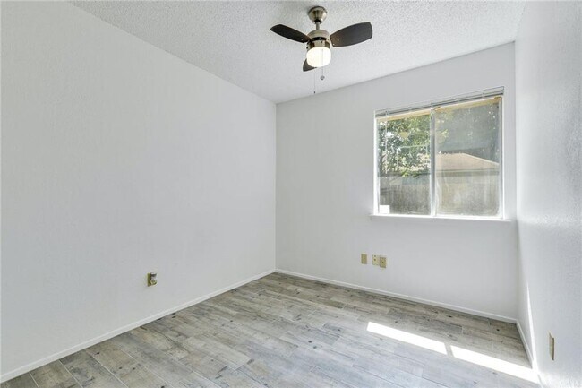 Building Photo - 16803 Pocono Dr