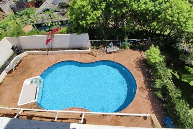 Building Photo - Island Living Awaits in South Maui in the desirable Keonekai Heights neighborhood- Move in Specia...