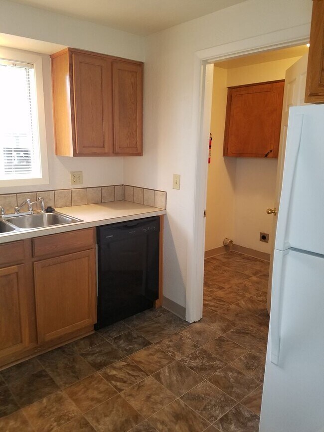 Building Photo - 2415-2425-2425 Wooddale Ave NE