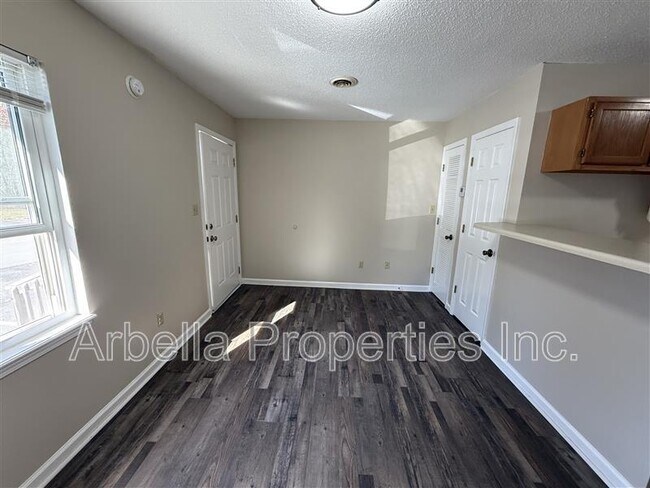 Building Photo - 1909 Cherokee Rd