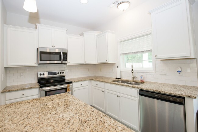 Building Photo - "Spacious 4 Bed, 2.5 Bath Rental in Vass, ...