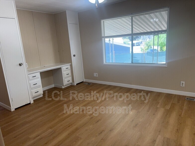 Building Photo - 25961 Leila Dr