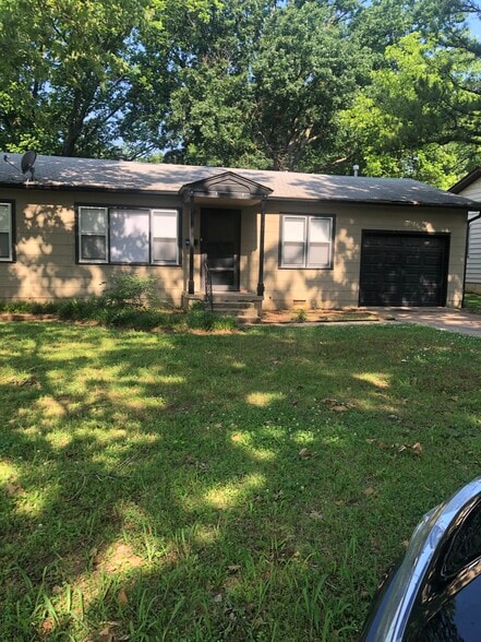 Building Photo - 1022 S Stanley St