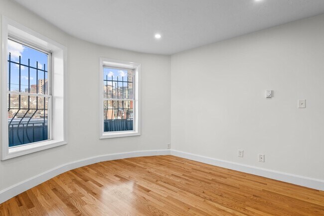 Building Photo - 754 Huntington Ave