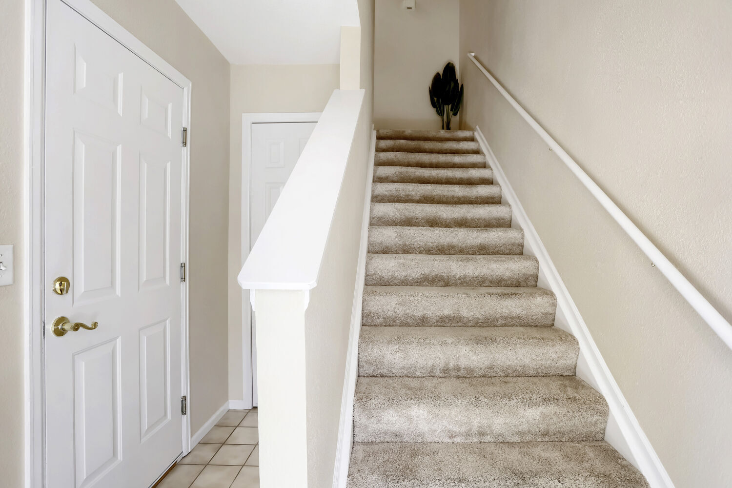 Entry - 2261 Watersong Cir