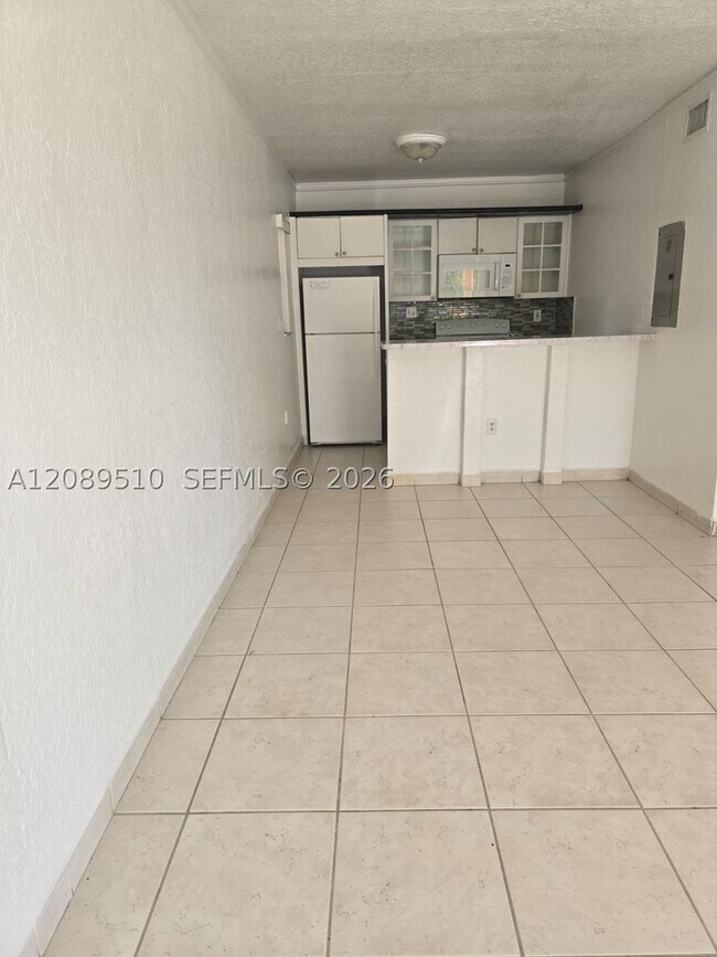 Building Photo - 6125 SW 63rd St