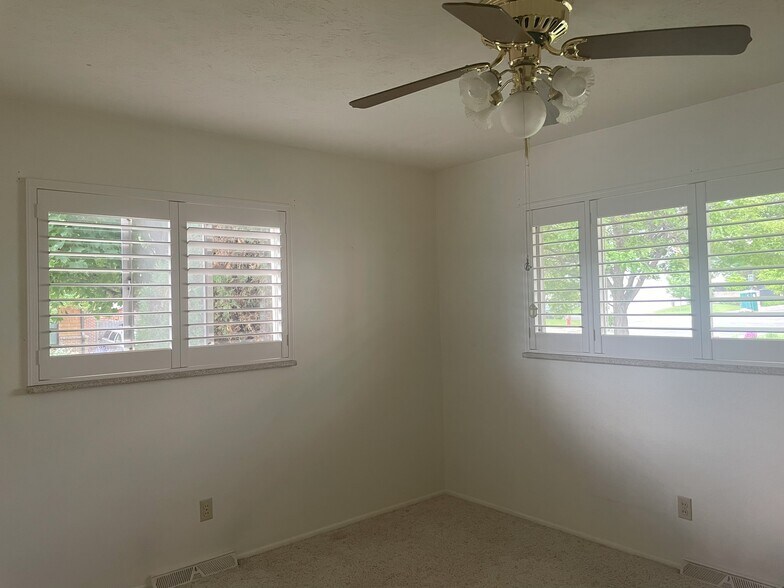 Building Photo - 501 Lois Dr
