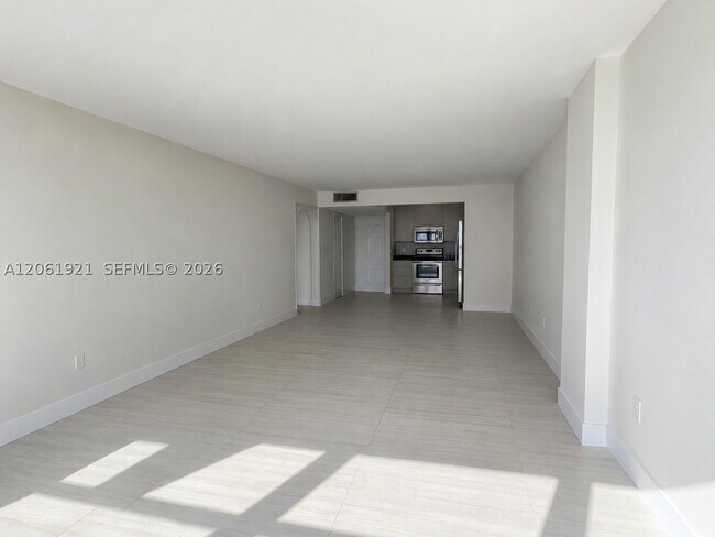 Building Photo - 200 Leslie Dr