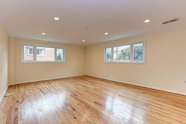 Building Photo - 9718 Holmhurst Rd