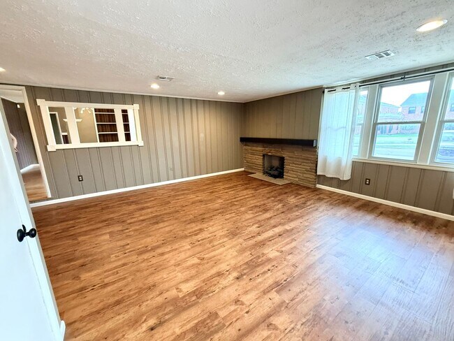 Building Photo - Beautiful Corner-Lot 3BD 1BA Home in Belle Isle Area!!