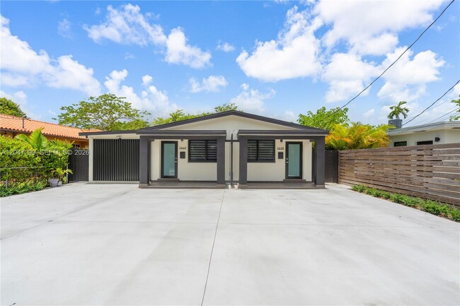 Building Photo - 2638 SW 30th Ct