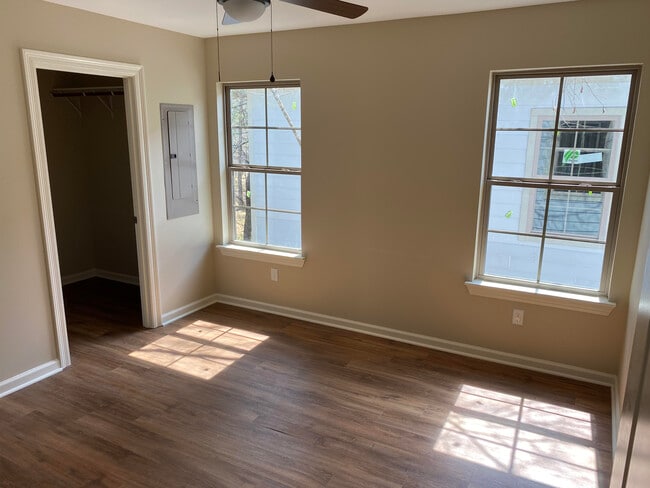 Building Photo - Fox Creek Townhomes