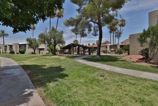 Building Photo - Arcadia condo w/patio