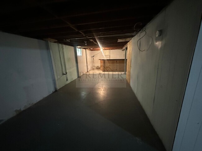 Building Photo - 8904 E 55th St