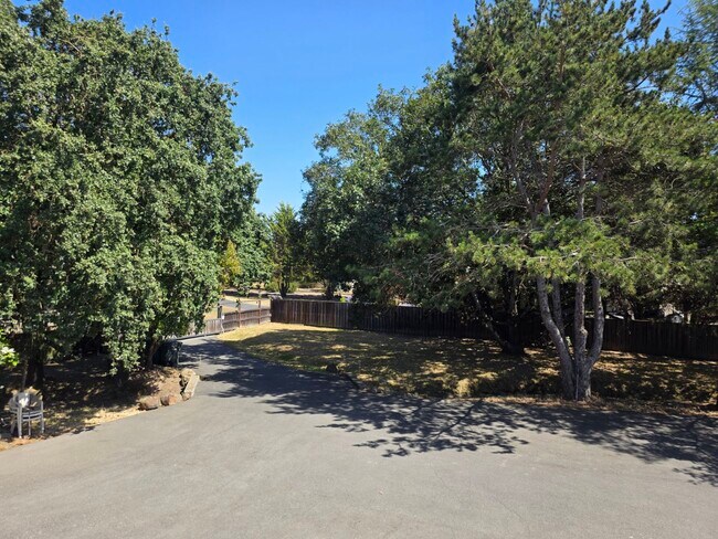 Building Photo - 780 W Cotati Ave