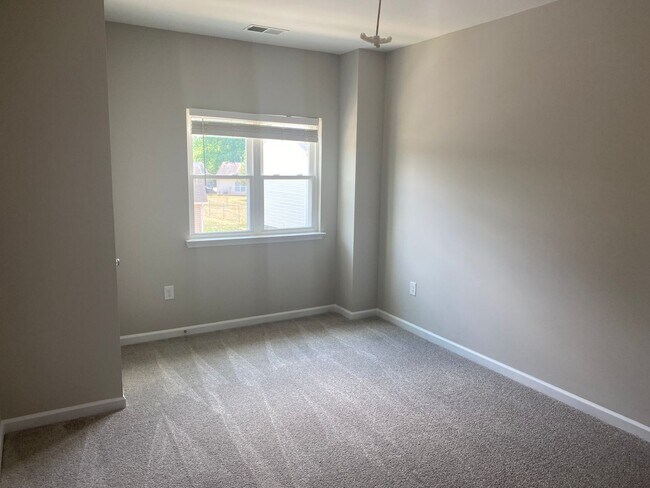 Building Photo - Beautiful 3 bedroom 2.5 bathroom home in C...