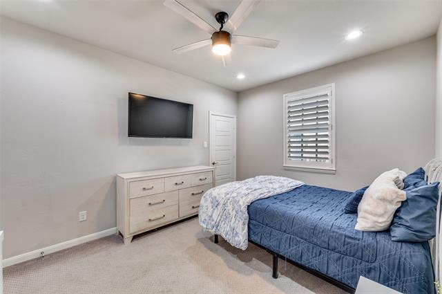 Building Photo - 3945 Wellesley Ave