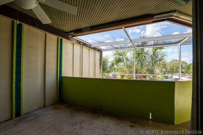 Building Photo - 2 Greenway Village N