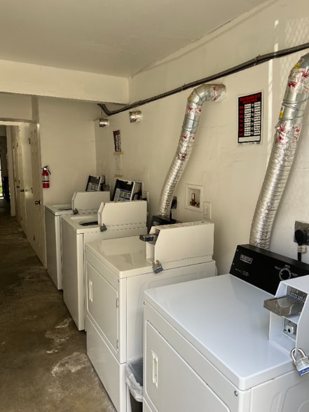 Building Photo - 821 Karma Ct