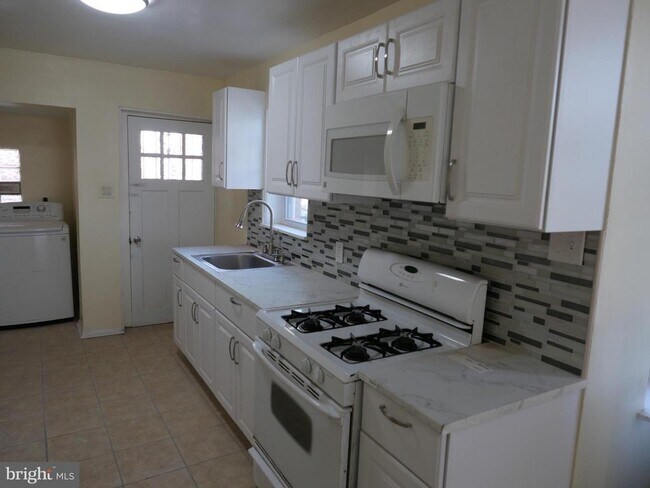 Building Photo - 4033 Filbert St