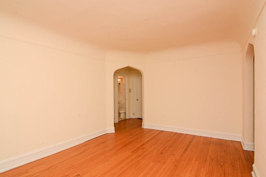 Building Photo - 2948 N Albany Ave