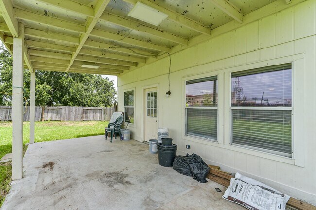 Building Photo - 7102 Calix Ln