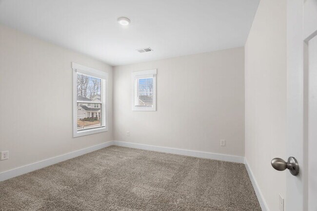 Building Photo - 216 Pewter Cir