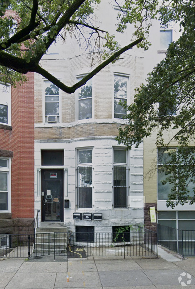 Building Photo - 2102 N Charles St