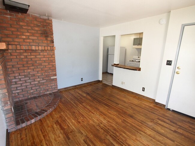 Building Photo - *LEASE TAKEOVER* Single Level 2BR Flagstaff Home | Fenced Yard & In-Unit Laundry