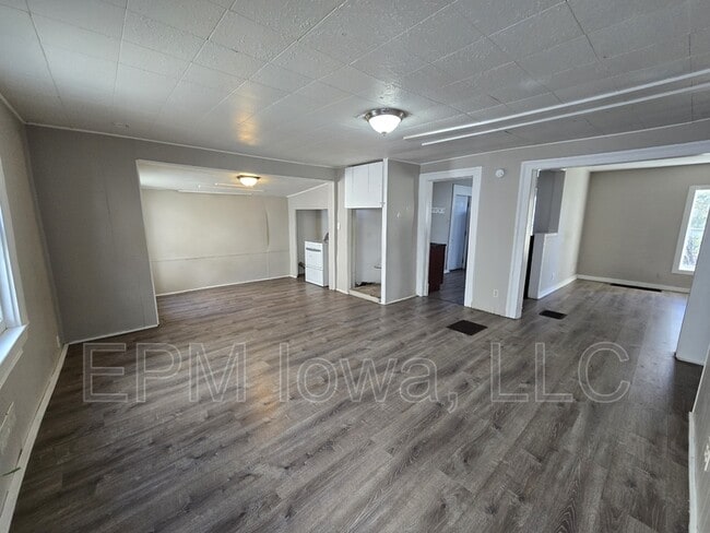 Building Photo - 109 Summit Ave