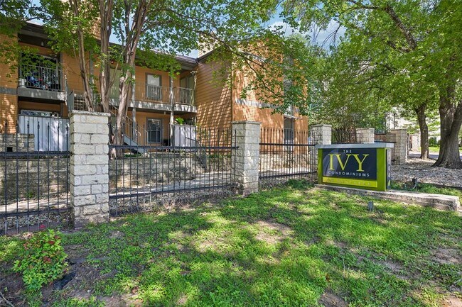 Building Photo - 3204 Menchaca Rd