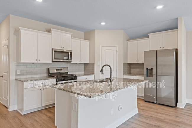 Building Photo - 1428 Redwood Crk