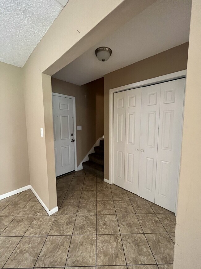 Building Photo - 939 Tanager Rd