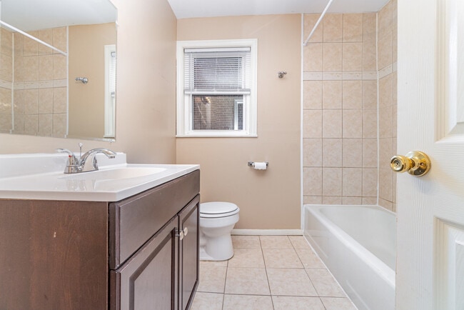 Building Photo - 3936 Walnut St