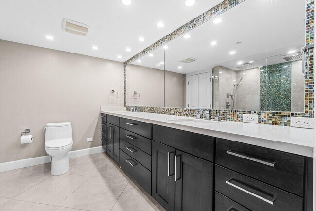 Building Photo - 5070 N Ocean Dr
