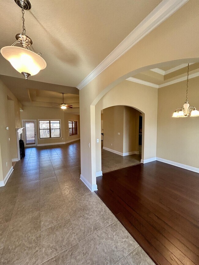 Building Photo - 80 S Knightsbridge Ct