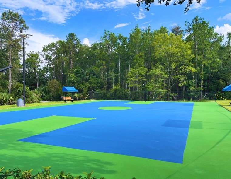 Community Basketball Court - 2414 Siward Ave