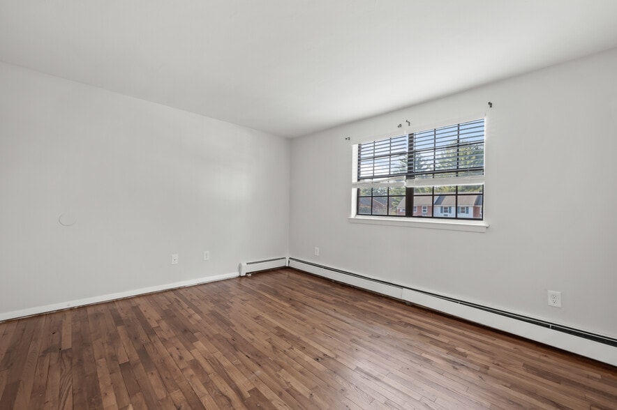 Building Photo - 340 Charter Oak St